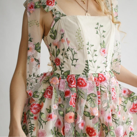 Wild Rose & Sparrow The Fleur Dress - Picture 1 of 6